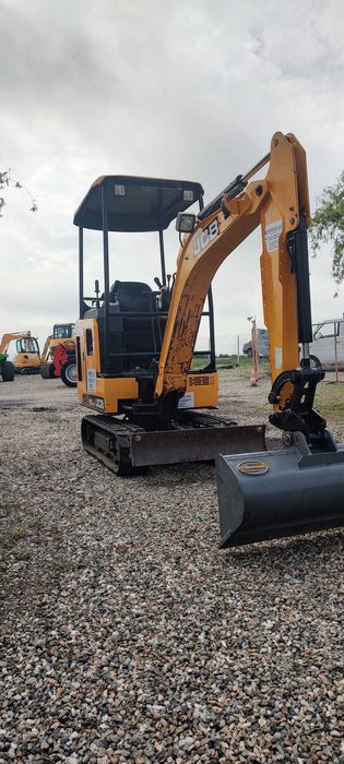 Miniexcavator marca Jcb, model 16C1
