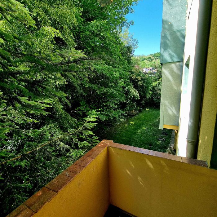 Proprietar, vand apartament 3 camere in Resita si garaj, separat