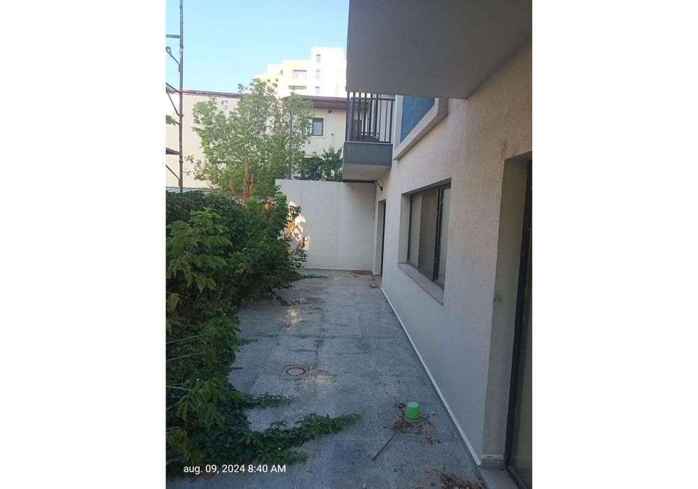 Spatiu comercial: 68mp + terasa 38 mp + 2 boxe - Crangasi