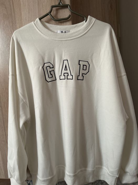 Белый свитшот GAP