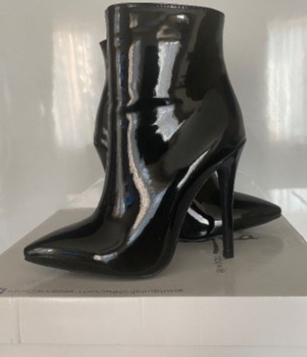 Страхотни лачени обувки на ток