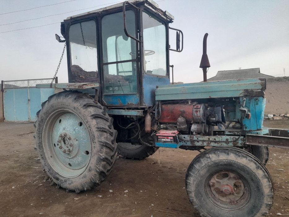 T 28 traktor sotiladi