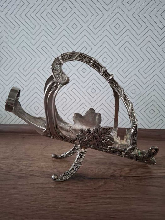 Продавам посребрена поставка