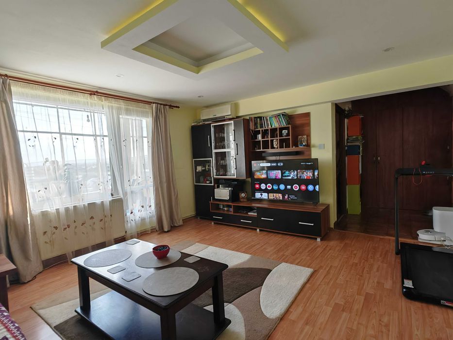 Vand apartament 3 camere