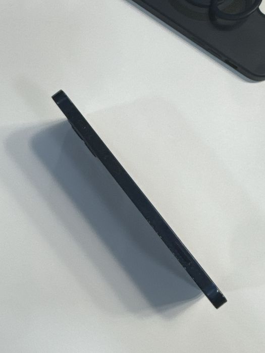 iPhone 12 • 93% Bateria • 128 GB