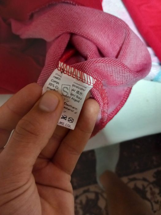 Bluza abia luata nu a fost purtata