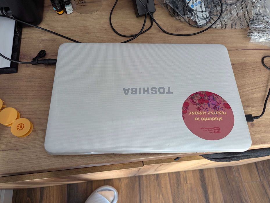 3 laptopuri office Toshiba L850-1LF / ASUS F200CA  / HP mini 110-3000