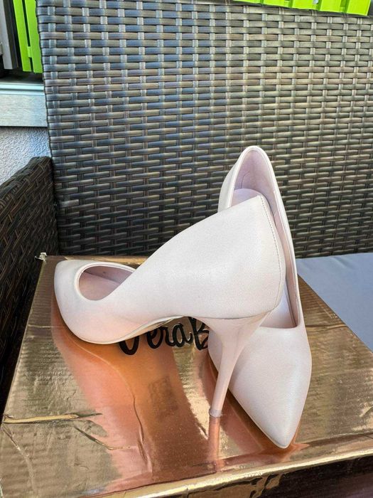 обувки на ток nude