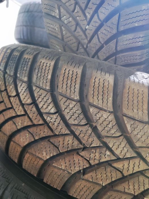 2 бр зимни 195/65/15 Semperit