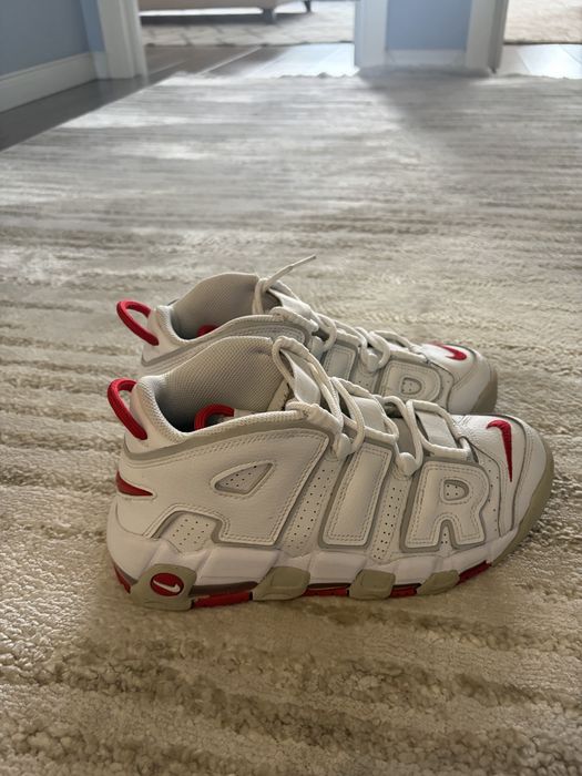 Женские кроссовки