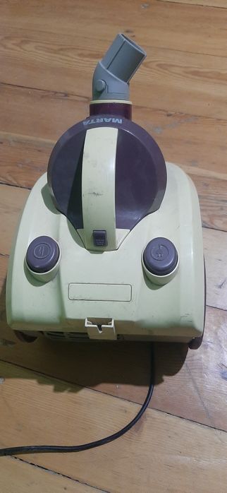 Пылисос рабочий продаю срочна оба 100000 сум.