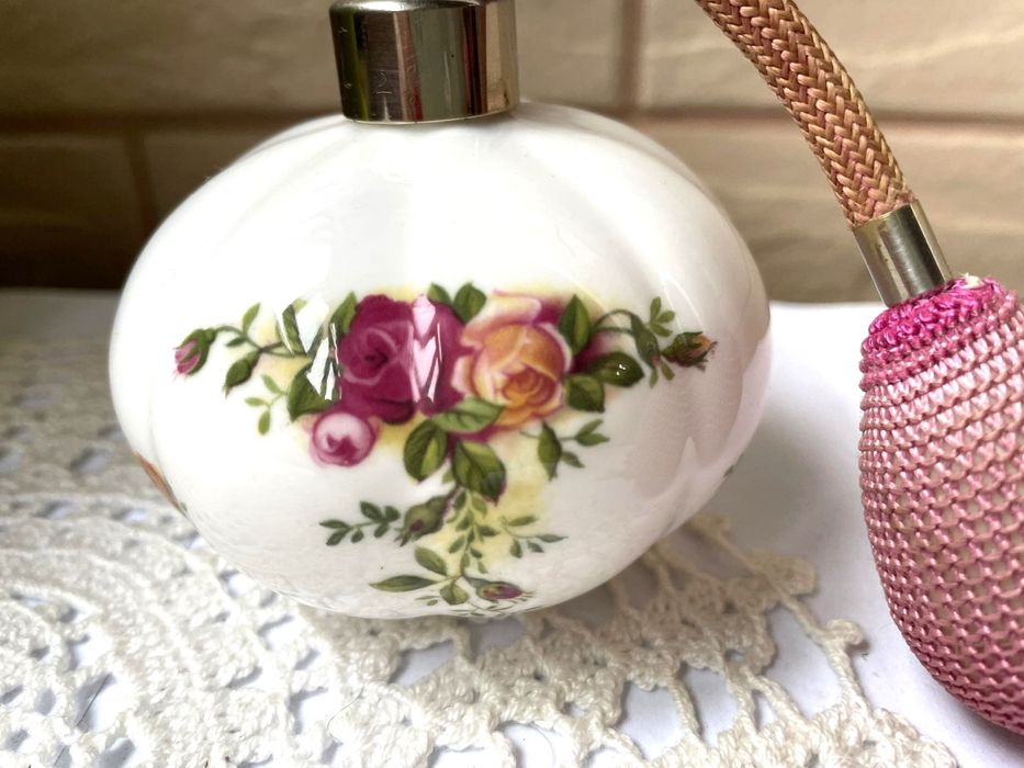 ROYAL ALBERT красиво порц.шише за парфюм от Англия