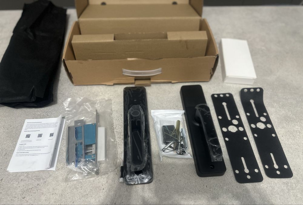 Yala inteligenta cu amprenta, control WiFi, rezistenta la intemperii