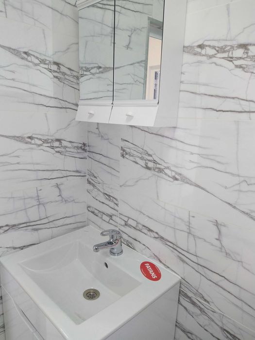 Продава четиристаен отличен в центъра