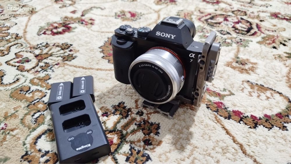 Sony a 7 есть два батерейка
