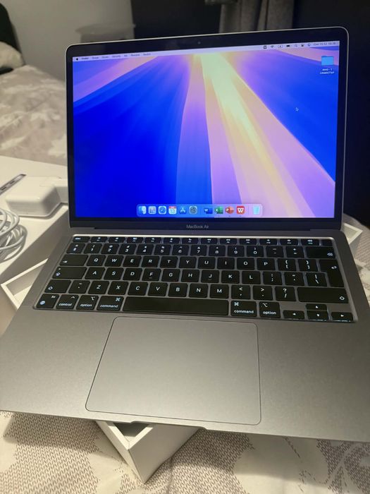 Apple MacBook Air 13" - Отлично сьстояние