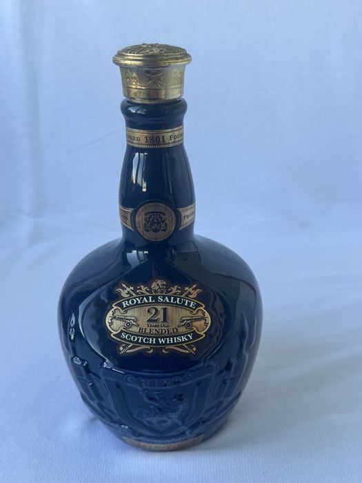 Празна бутилка и кутия от уиски Chivas Royal Salute 21 Year , Роял Салют Блендед