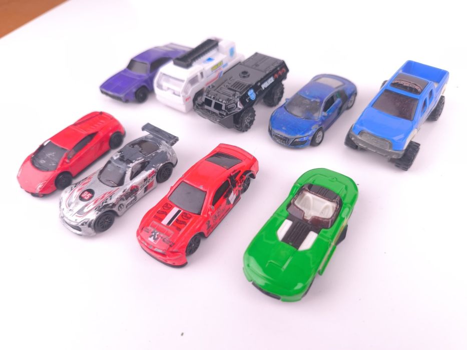 Продаю машинки (разные)