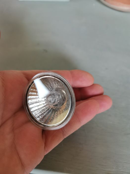 Becuri cu lumina calda