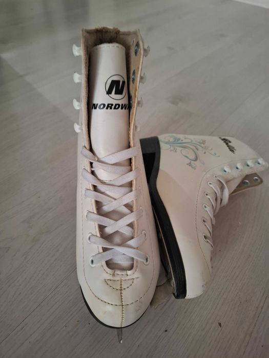 Женские фигурные коньки