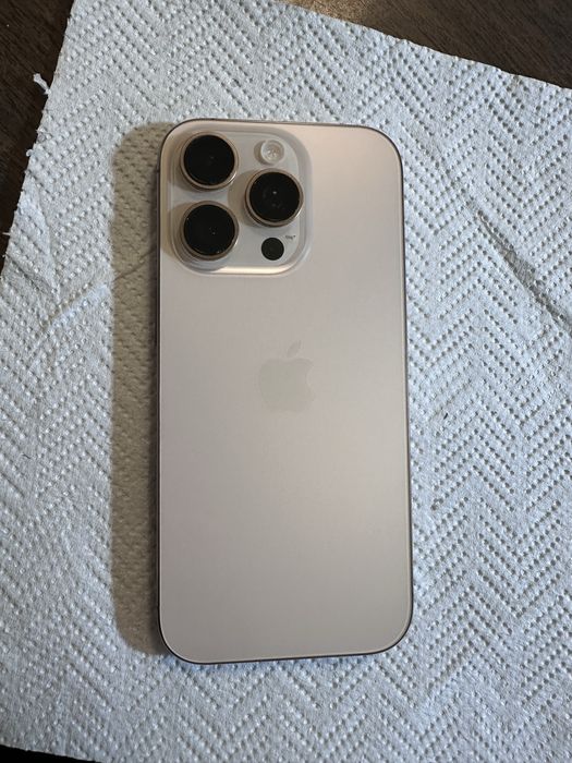 Vand iPhone 16 Pro ca nou,baterie 94% funcționează perfect, poze reale