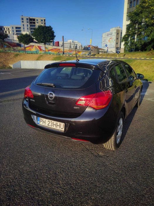 Opel Astra J 2012 *achizitionata Romania *carte service *pret neg