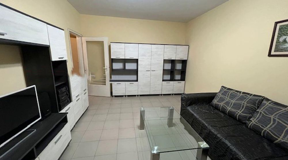 Дава се под наем Двустаен апартамент в София, Връбница 1 - 60 кв.м за 562 € - Снимка #1