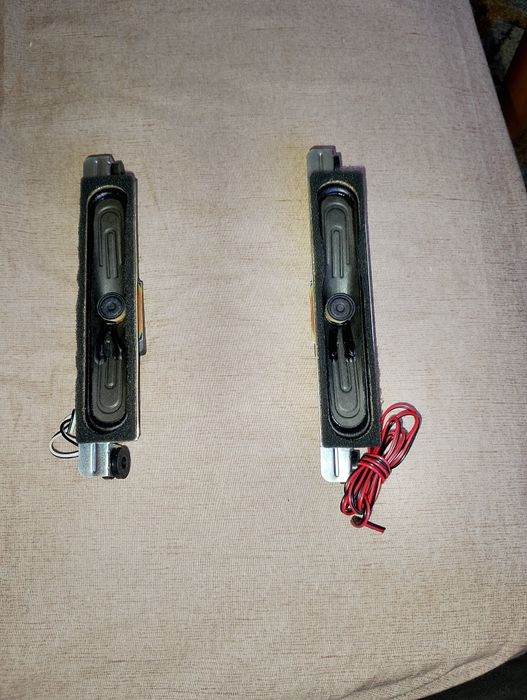 Продавам два говорителя от телевизор Нео с отлично стерео звучене.