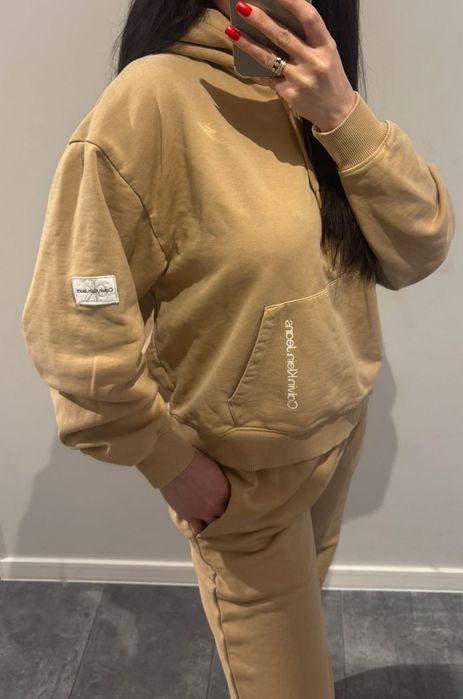 Костюм . Оригинал. Calvin Klein. Бежевого цвета в размере М