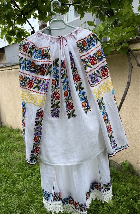 Costum popular autentic