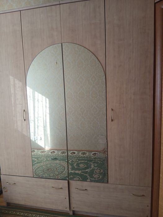 Шифоньер с зеркалом