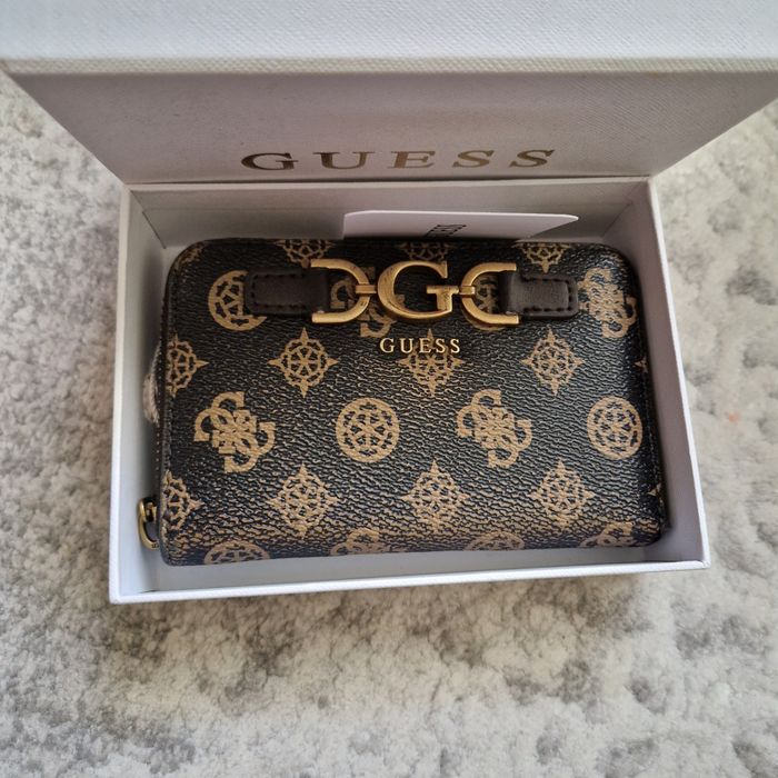 Дамско портмоне на GUESS