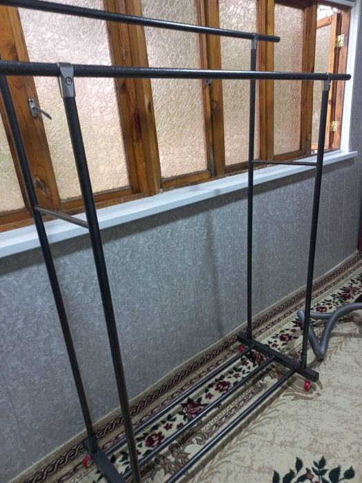 Kiyim ilish uchun metal gardirob