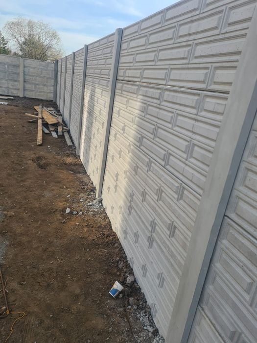 Reduceri garduri stâlpi și plăci prefabricate din beton model Class