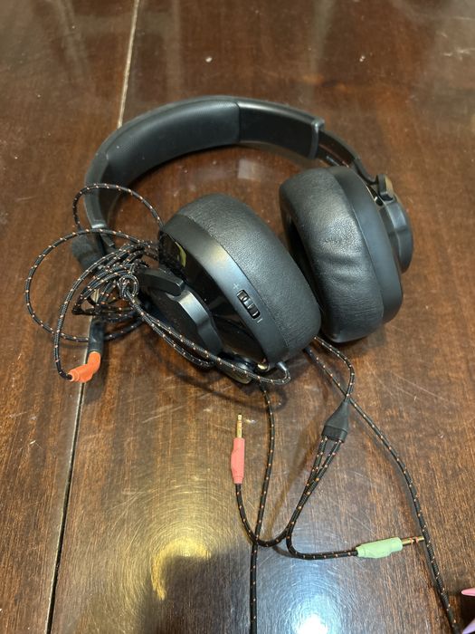 JBL слушалки с микрофон