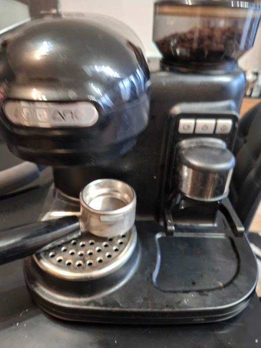 Кафемашина с мелачка Амбиано.