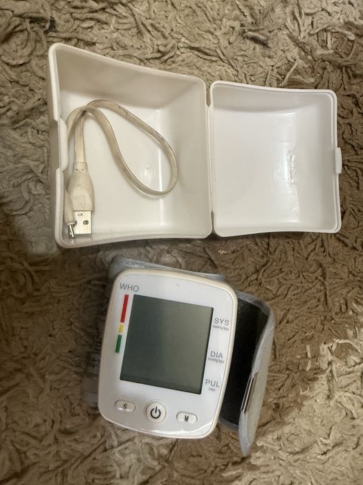 Продаю тонометр на аккумуляторе с функцией подзарядки.