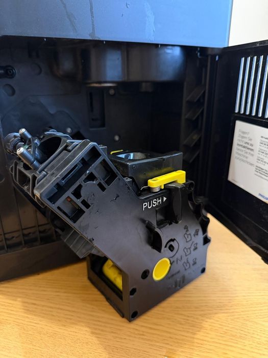 Vând expresor automat. Phillips Saeco, funcție capuccino