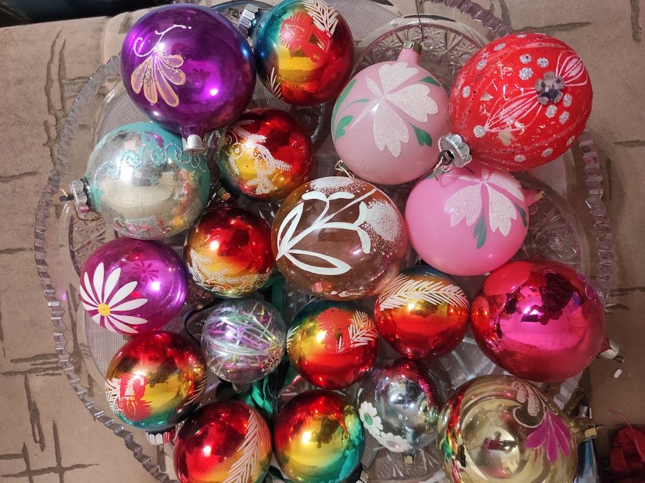 Стеклянные ёлочные игрушки