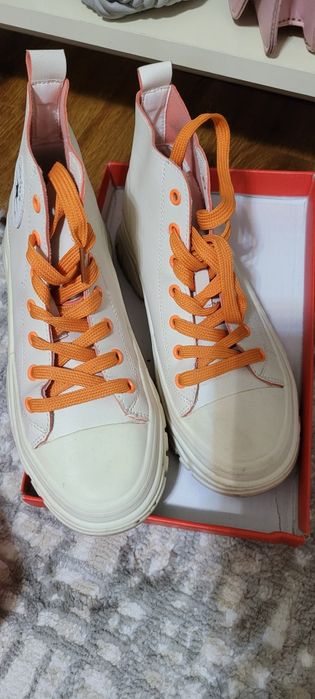 Продам обувь по низкой цене срочно!Arzon narxlarda sotiladi