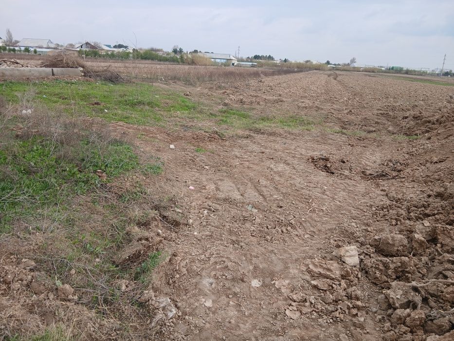 Yer sotiladi qurilishi tugallanmagan uy