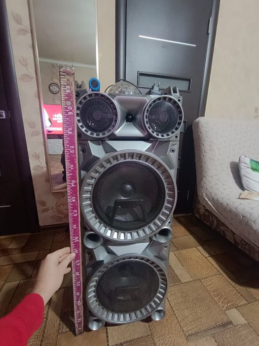 Продам блютуз колонку,микрофон