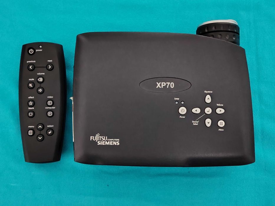 Fujitsu Siemens XP70 PROIECTOR cu telecomanda