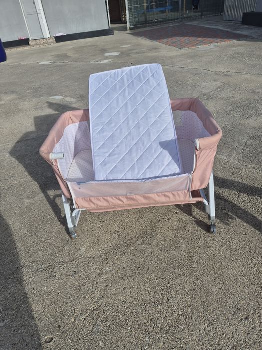 Patut cu saltea si fotoliu de vanzare