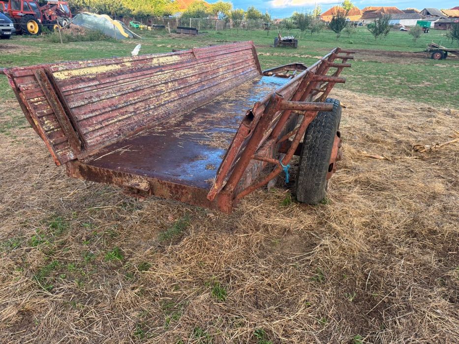 Remorca tractor pe o axa