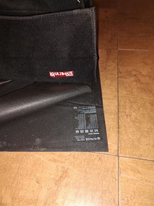 Автокомплект в чанта и подложка за багажник