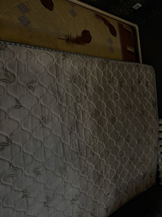 Продам срочно два матраса, диван