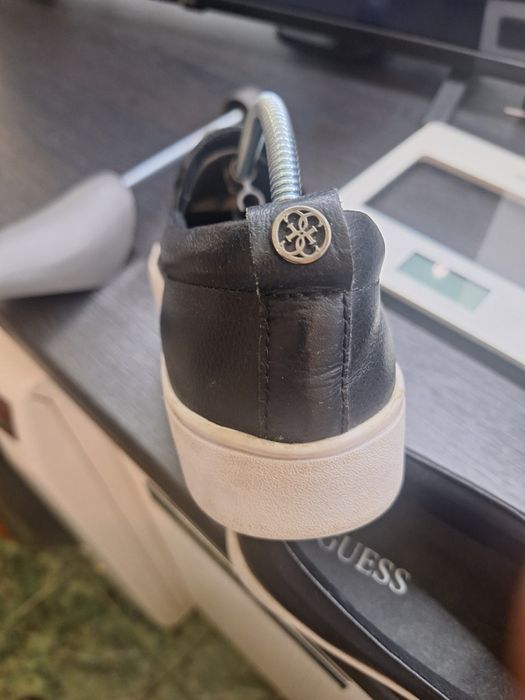 Дамски обувки GUESS  39
