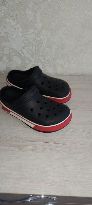 Продам кроксы б/у