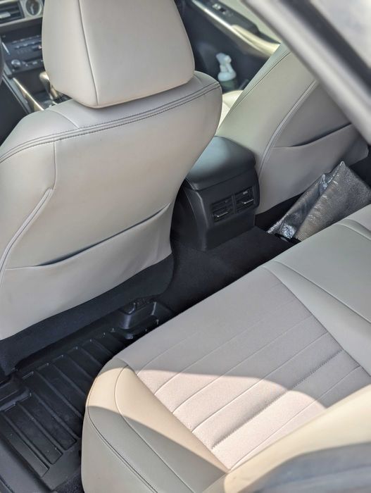 Lexus IS250 V6 2500 cc aspirat - nu hibrid